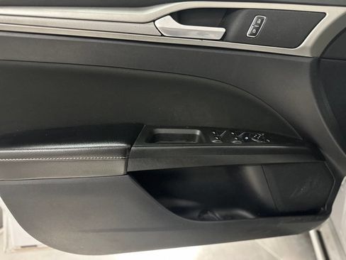 Used 2020 Ford Fusion SE FWD image 14