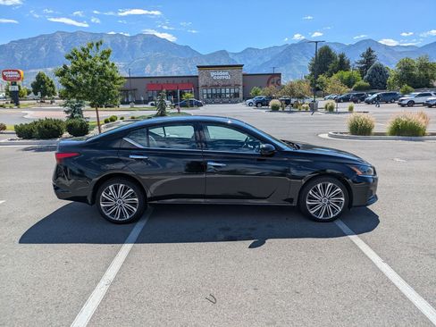 Used 2023 Nissan Altima 2.5 SL AWD/4WD image 2
