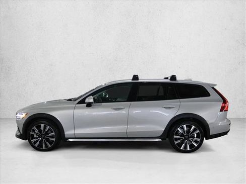 Used 2020 Volvo V60 T5 Cross Country image 10