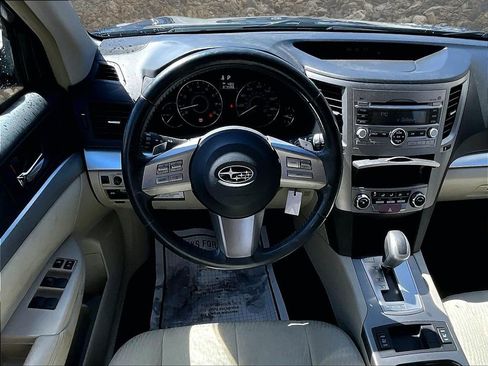 Used 2010 Subaru Outback 2.5i Premium AWD/4WD image 5