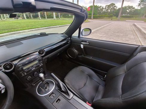 Used 2006 MAZDA MX-5 Miata Grand Touring RWD image 25