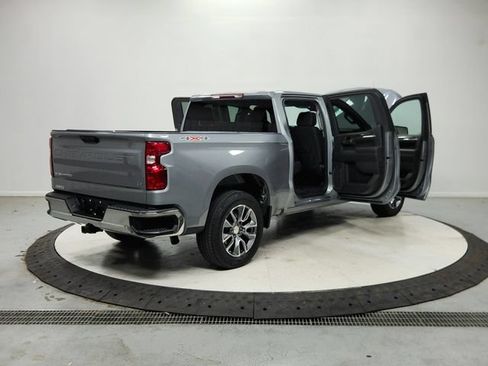 Used 2024 Chevrolet Silverado 1500 LT AWD/4WD image 16