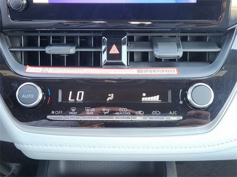 Used 2025 Toyota Corolla SE image 15