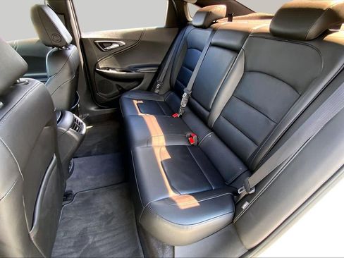 Used 2017 Chevrolet Malibu LT w/ Leather Package FWD image 20