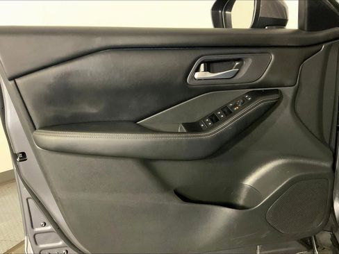 Used 2025 Nissan Rogue SV image 24