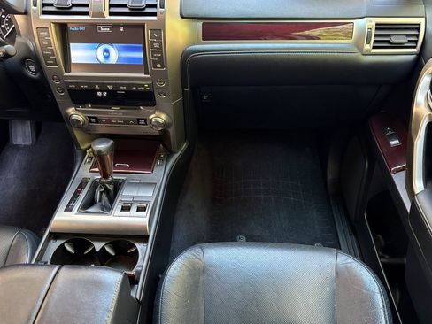 Used 2018 Lexus GX 460 Premium w/ Premium Package AWD/4WD image 32