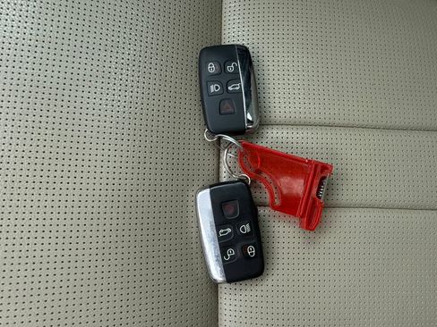 Used 2019 Land Rover Discovery Sport AWD/4WD image 56