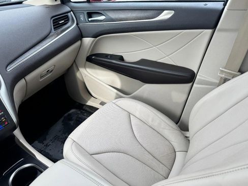 Used 2018 Lincoln MKC Reserve image 11