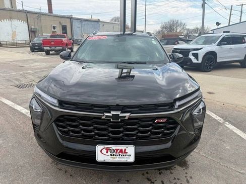 Used 2024 Chevrolet Trax RS image 2