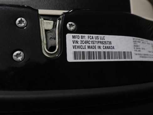 Used 2023 Chrysler Pacifica Limited FWD image 55