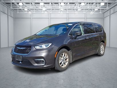 Used 2023 Chrysler Pacifica Touring-L