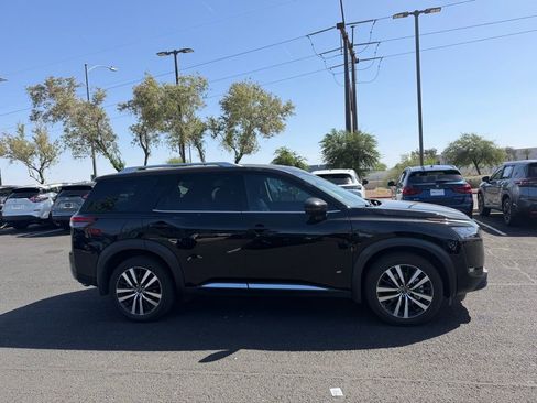 Used 2025 Nissan Pathfinder Platinum image 6