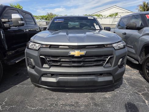 Used 2024 Chevrolet Colorado W/T image 2