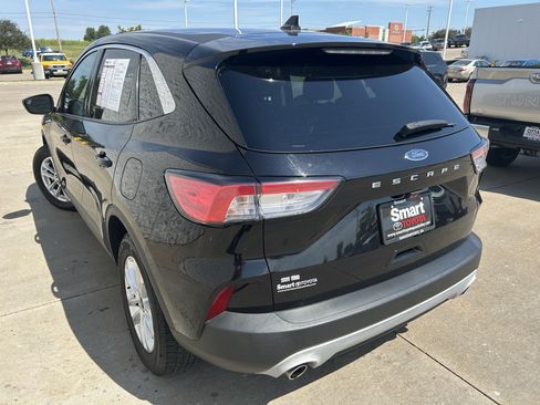 Used 2021 Ford Escape SE w/ Convenience Package FWD image 4