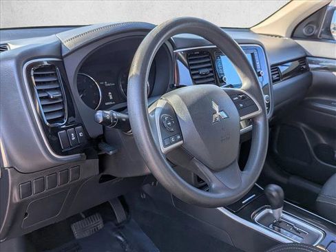Used 2020 Mitsubishi Outlander ES image 10