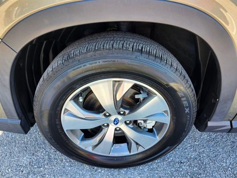 Used 2024 Subaru Ascent Premium w/ Convenience Package image 20