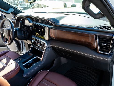 Used 2026 GMC Sierra 3500 Denali Ultimate image 18