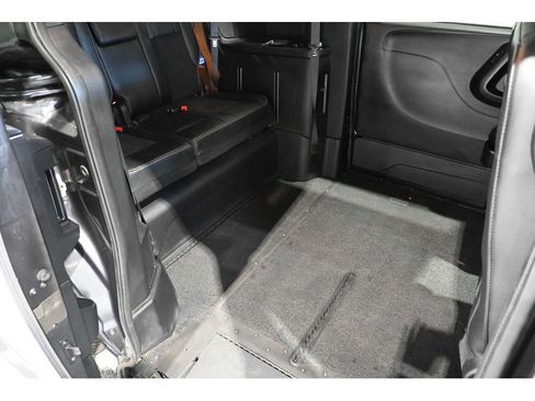 Used 2019 Dodge Grand Caravan SXT w/ Blacktop Package FWD image 18
