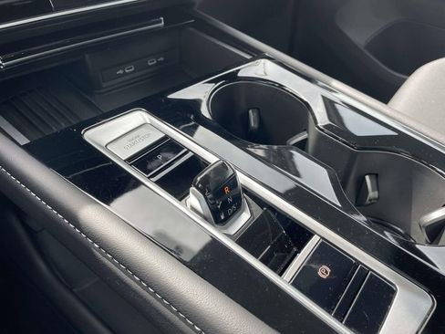 Used 2025 Volkswagen Atlas Cross Sport SE image 30