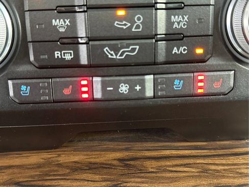 Used 2018 Ford F150 Lariat w/ Equipment Group 502A Luxury AWD/4WD image 43