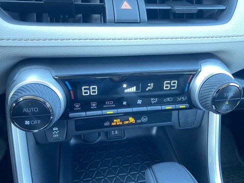 Used 2025 Toyota RAV4 XLE image 18