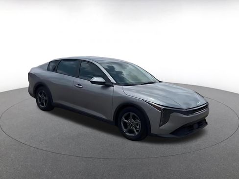 Used 2025 Kia K4 FWD image 2