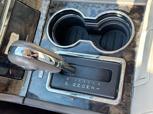 Used 2017 Lincoln Navigator Select RWD image 18