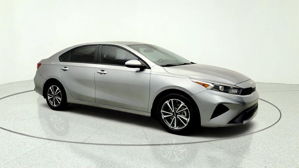 Used 2023 Kia Forte LXS FWD image 3