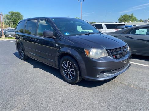 Used 2014 Dodge Grand Caravan SE FWD image 1