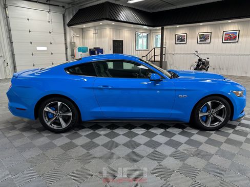Used 2017 Ford Mustang GT RWD image 7