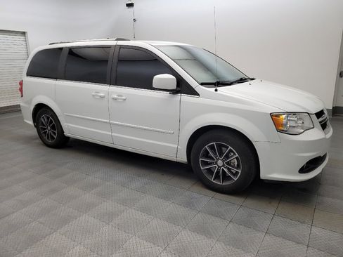 Used 2017 Dodge Grand Caravan SXT FWD image 11
