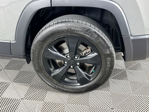 Certified 2023 Jeep Cherokee Altitude Lux w/ Lux Elite Package image 44