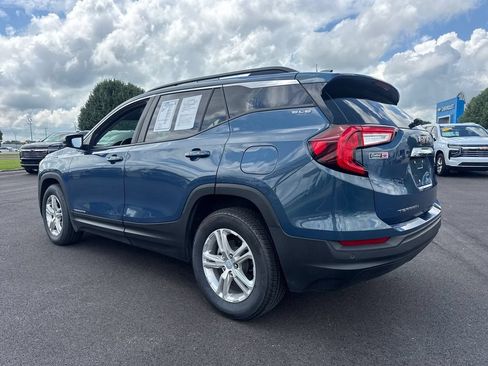 Used 2024 GMC Terrain SLE w/ Driver Convenience Package FWD image 4