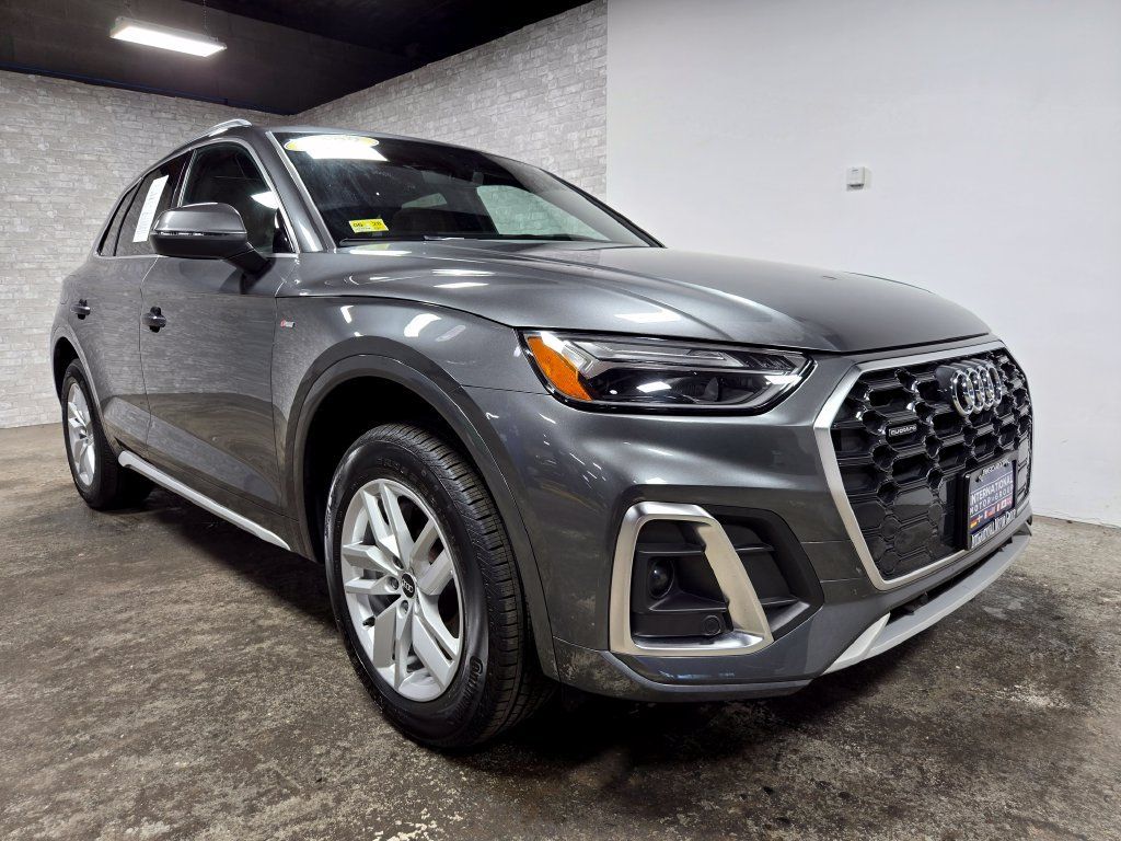 Used 2022 Audi Q5 2.0T Premium w/ Convenience Package AWD/4WD image 4