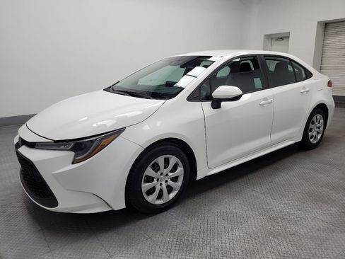 Used 2021 Toyota Corolla LE image 2