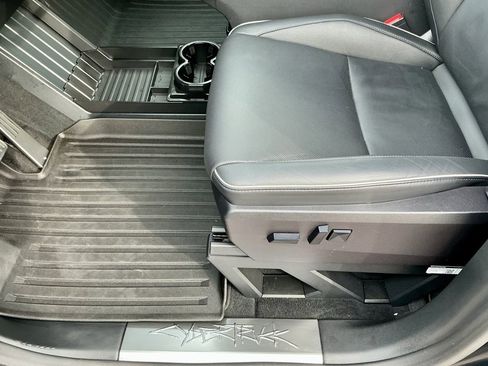 Used 2024 Tesla Cybertruck AWD Crew Cab image 28