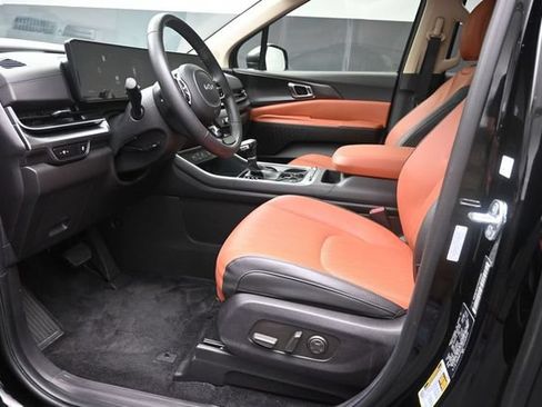 Used 2026 Kia Carnival SX w/ SX Dark Edition Package FWD image 17