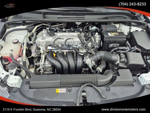 Used 2022 Toyota Corolla LE FWD image 3