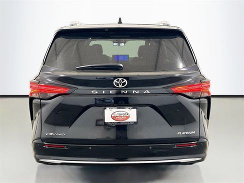 New 2026 Toyota Sienna Platinum image 5