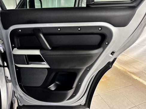Used 2020 Land Rover Defender 110 image 17