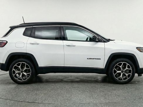 Used 2025 Jeep Compass Limited image 11