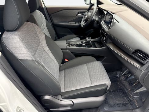 Used 2023 Nissan Rogue SV image 16