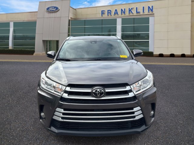 Used 2019 Toyota Highlander XLE FWD image 2