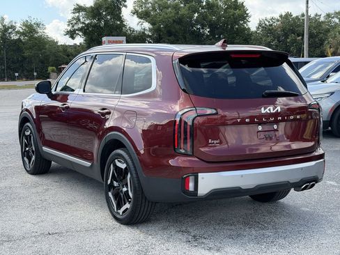 Certified 2023 Kia Telluride EX w/ EX Captain's Chair Package FWD image 7