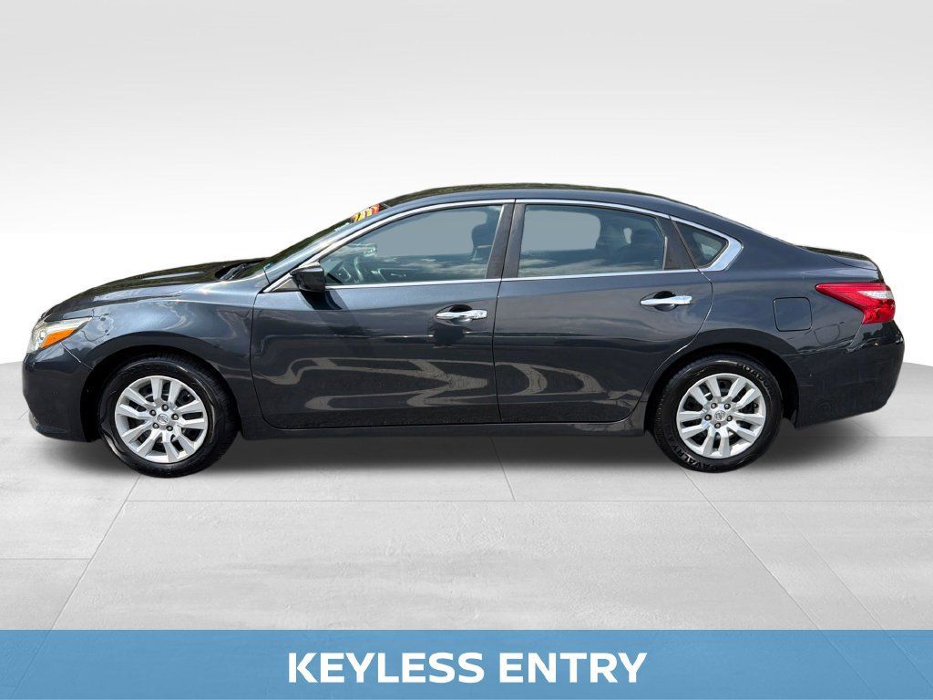 Used 2017 Nissan Altima 2.5 S FWD image 3