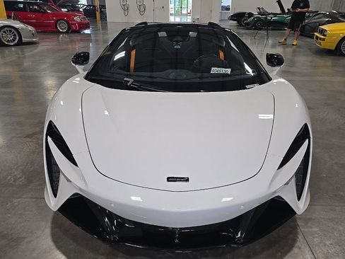 Used 2025 McLaren Artura Spider RWD image 2