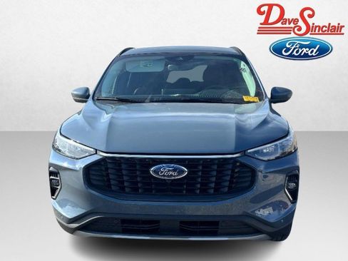 Used 2023 Ford Escape Platinum image 2