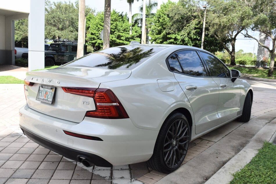 Used 2019 Volvo S60 T5 Momentum w/ Multimedia Package FWD image 6