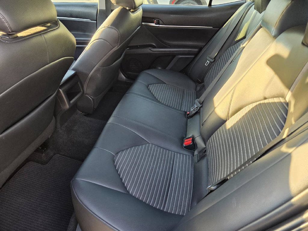 Used 2018 Toyota Camry SE w/ Moonroof Package FWD image 12