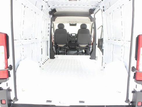 Used 2025 RAM ProMaster 2500 w/ Convenience Group image 15